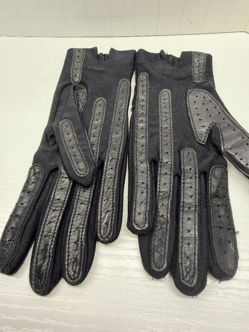 Vintage Isotoner Aris Driving Gloves Nylon Leather Trim Black One Size